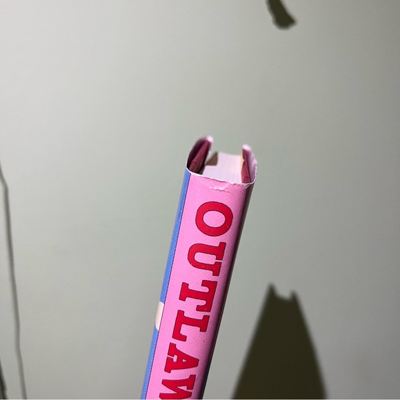 📚 4/25$ 📚 Outlawed by Anna North Hardcover Book - Picture 9 of 10